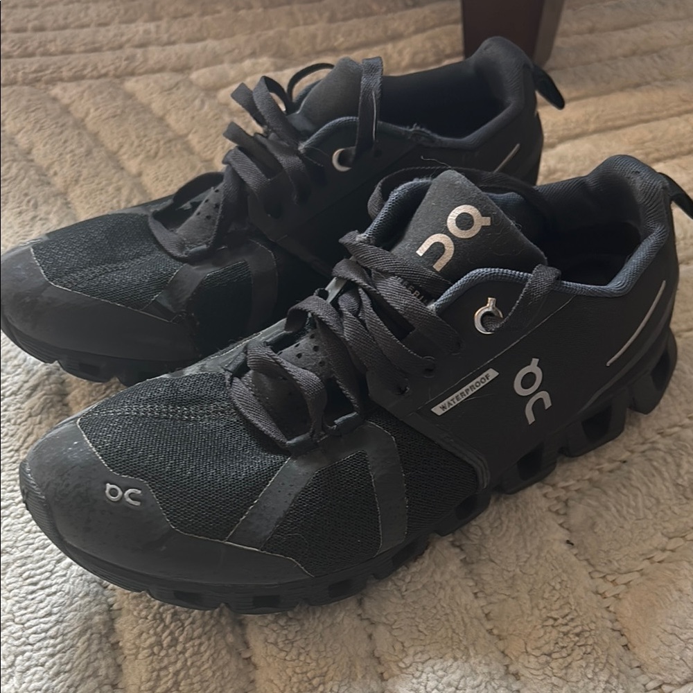 On Cloud Waterproof - Black - Women’s Size US8.5 EU40 GUC